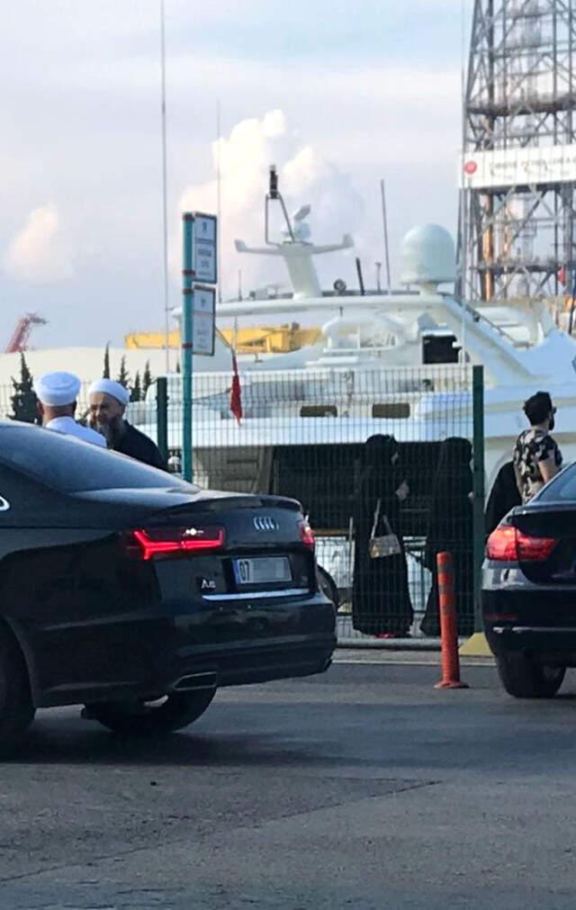 Cübbeli Ahmet Hoca, Antalya'da Tatil Yapıyor