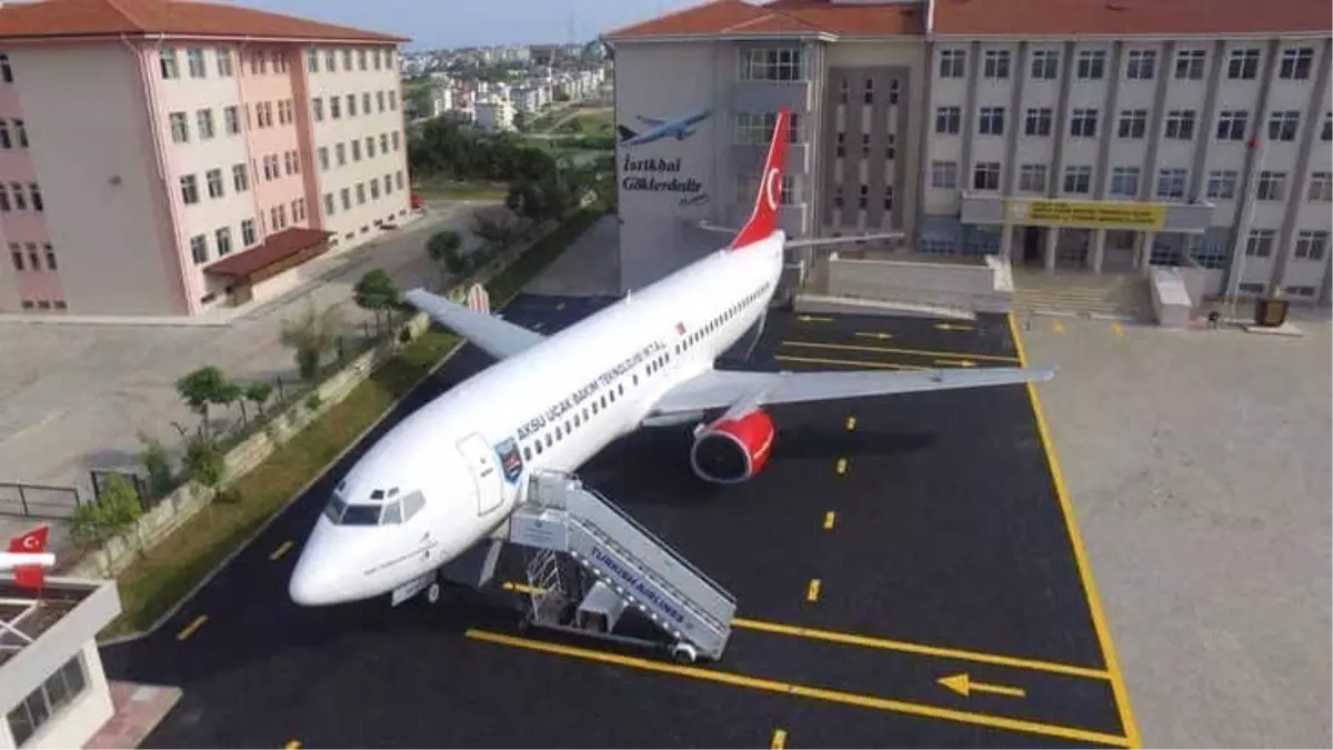 Kalbine Yenik Düşen Lise Öğrencisi Gözyaşları Arasında Defnedildi