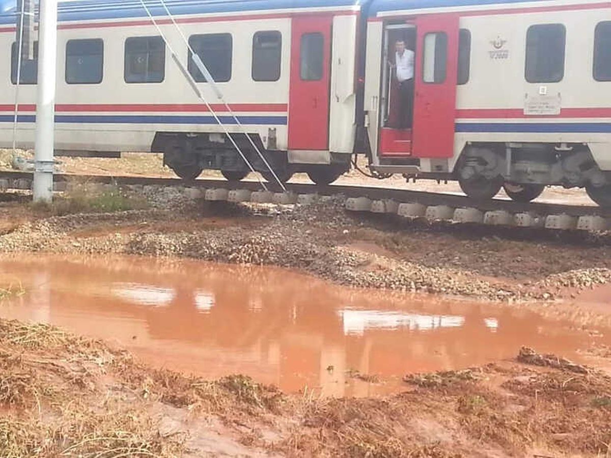 Kırıkkale'de 300 Yolcuyu Taşıyan Tren Yolda Kaldı