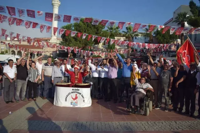 Mhp, Aliağa'yı Bayraklarla Süsledi Mhp, Aliağa'yı Bayraklarla Süsledi