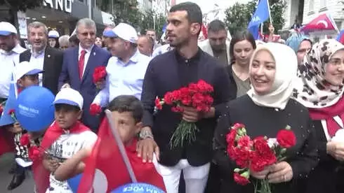 Ak Partililer 'Sevgi Yürüyüşü' Düzenledi Ak Partililer 'Sevgi Yürüyüşü' Düzenledi