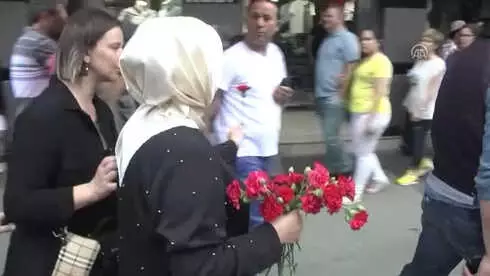 Ak Partililer 'Sevgi Yürüyüşü' Düzenledi Ak Partililer 'Sevgi Yürüyüşü' Düzenledi