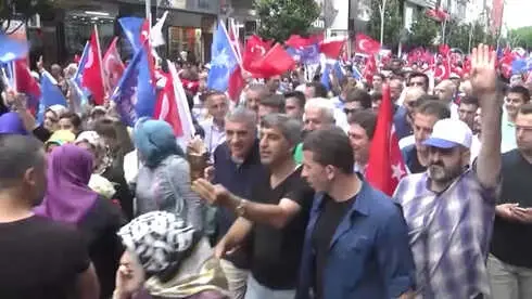 Ak Partililer 'Sevgi Yürüyüşü' Düzenledi Ak Partililer 'Sevgi Yürüyüşü' Düzenledi