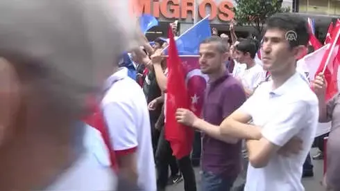 Ak Partililer 'Sevgi Yürüyüşü' Düzenledi Ak Partililer 'Sevgi Yürüyüşü' Düzenledi