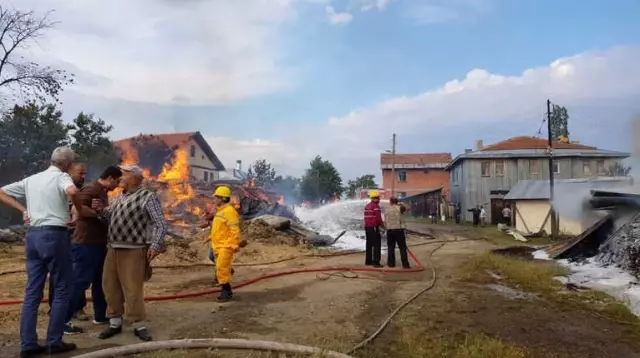 Kastamonu'da Halen Devam Eden Yangında 6 Ev Yandı
