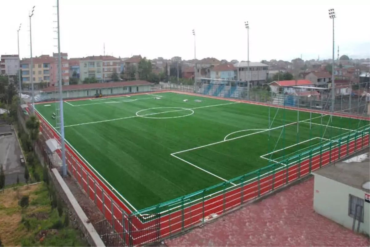 Kocaeli'de Spor Sahalarının Zemini İyileştiriliyor