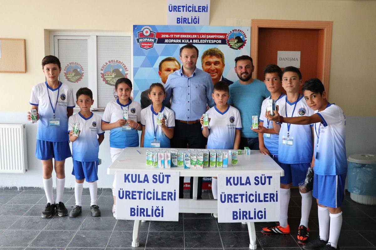 Sağlıklı Gelişim İçin Öğrencilere Süt Dağıtıldı