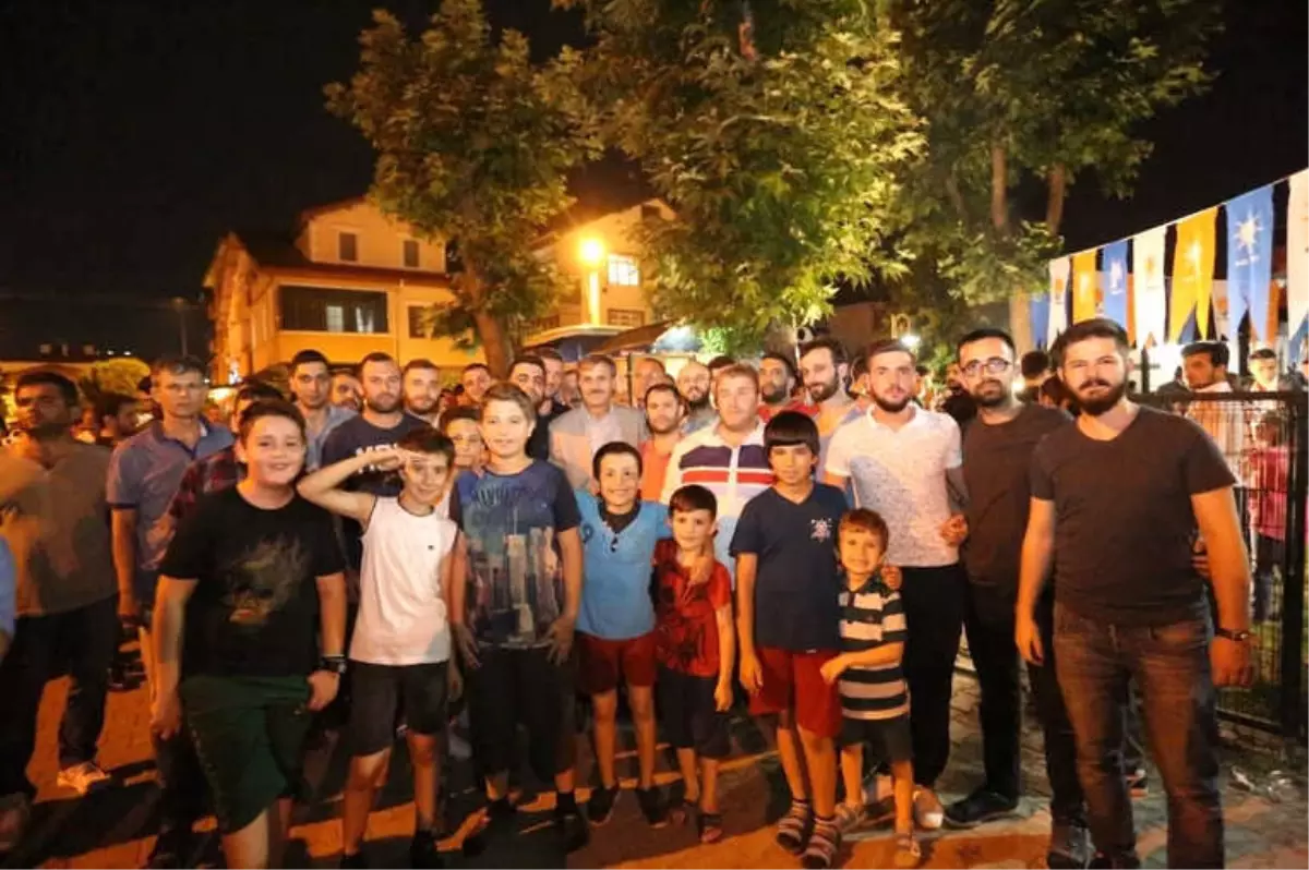 Serdivan'da Seçime Saatler Kala Miting Gibi Program