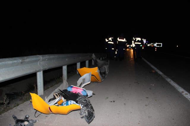 Sosyal Medyada Canlı Yayın Yaparken Şarampole Uçtu: 1'i Ağır, 2 Yaralı
