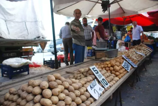 Tokat'ta Patates 2 Lira, Soğan 3 Liradan Satılıyor Tokat'ta Patates 2 Lira, Soğan 3 Liradan Satılıyor