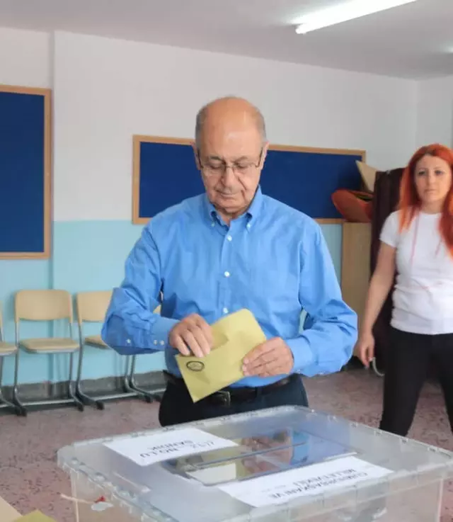 10. Cumhurbaşkanı Ahmet Necdet Sezer, Oyunu Kullandı