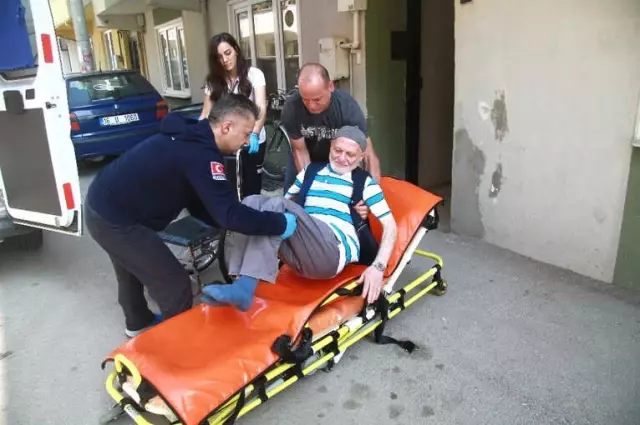 93 Yaşında Sedye ile Oy Kullandı