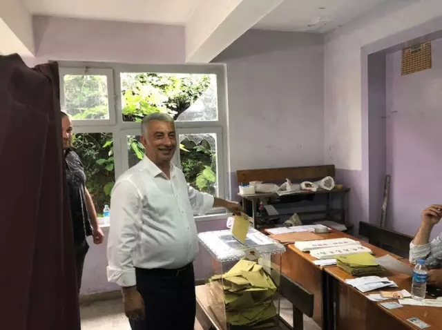 AK Parti Trabzon Milletvekili Adayları Oylarını Kullandı AK Parti Trabzon Milletvekili Adayları Oylarını Kullandı