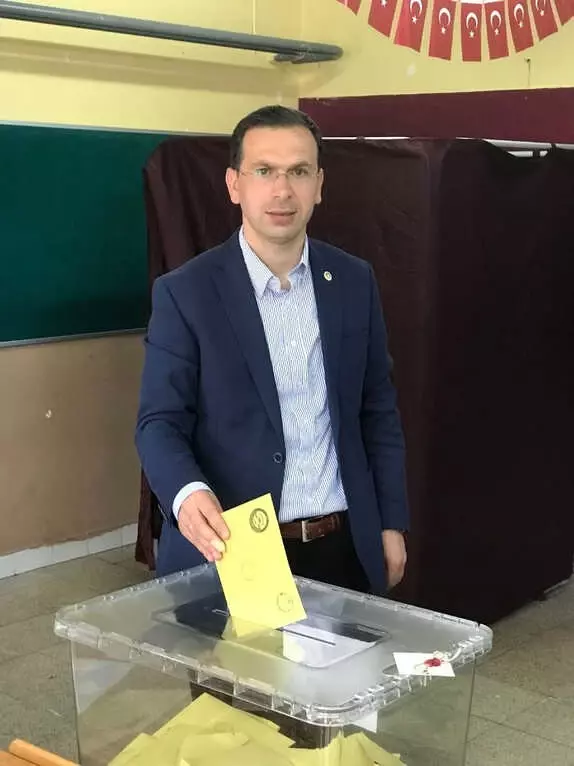 AK Parti Trabzon Milletvekili Adayları Oylarını Kullandı AK Parti Trabzon Milletvekili Adayları Oylarını Kullandı