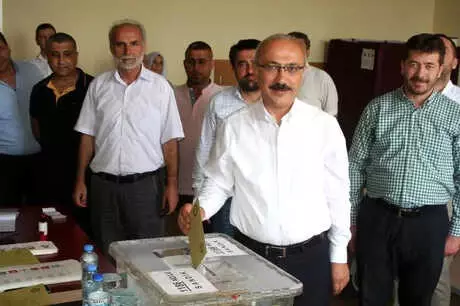 Bakan Elvan, Oyunu Kullandı Bakan Elvan, Oyunu Kullandı