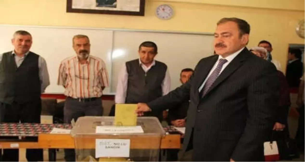 Bakan Eroğlu'nun Sandığından AK Parti Birinci Çıktı