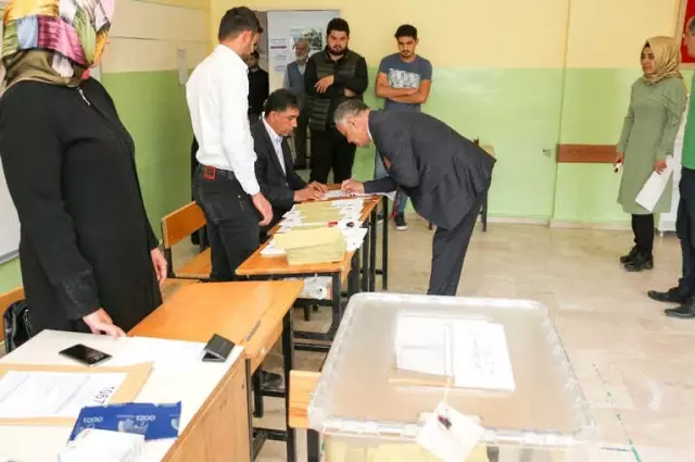Başkan Esat Öztürk Oyunu Kullandı