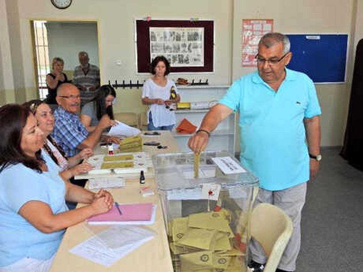 Çeşme'de Plaj Yerine Sandığa Koştular