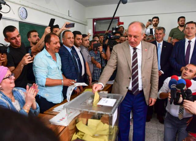CHP'nin Cumhurbaşkanı Adayı Muharrem İnce, Oyunu Kullandı