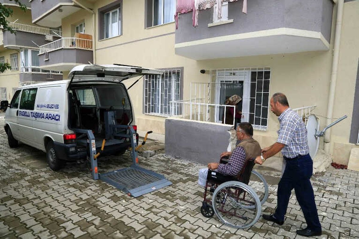 Engelli Taşıma Aracı ile Sandıklara Taşınan Vatandaşlar Oylarını Kullandı