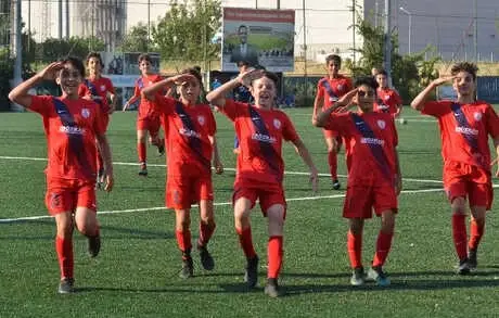 Kupasız Şampiyon Altınordu Kupasız Şampiyon Altınordu