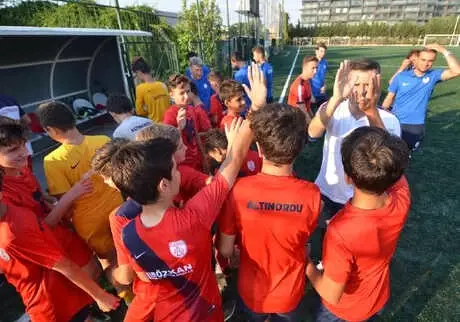 Kupasız Şampiyon Altınordu Kupasız Şampiyon Altınordu