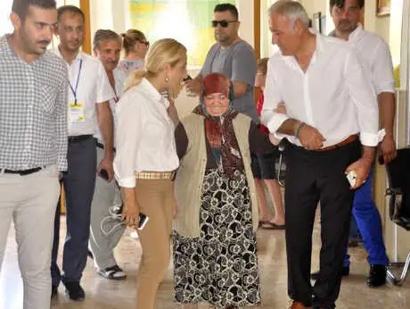 Oy Pusulasını İlk Defa İki Gözüyle Gördü Oy Pusulasını İlk Defa İki Gözüyle Gördü