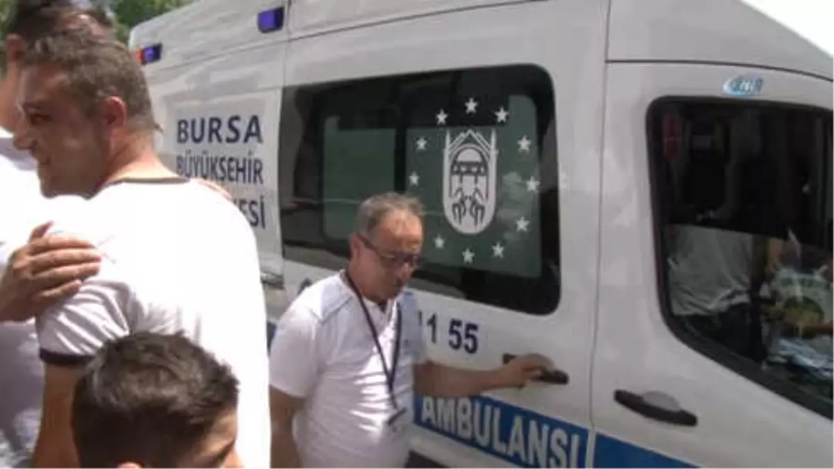 Sedye ile Oy Kullanmaya Gelen Sami Dede: 'Oy Kullandım ya Artık Ölsem de Gam Yemem'