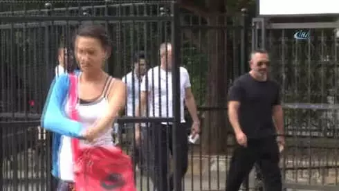 Ünlü Komedyen Cem Yılmaz Oyunu Kullandı Esprileri Patlattı
