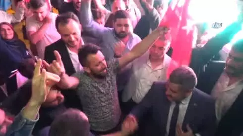 AK Parti'nin Zaferi Yurt Genelinde Coşkuyla Kutlandı AK Parti'nin Zaferi Yurt Genelinde Coşkuyla Kutlandı