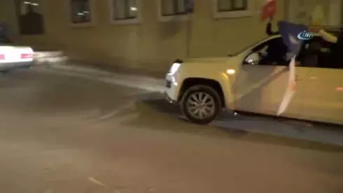 AK Parti'nin Zaferi Yurt Genelinde Coşkuyla Kutlandı AK Parti'nin Zaferi Yurt Genelinde Coşkuyla Kutlandı