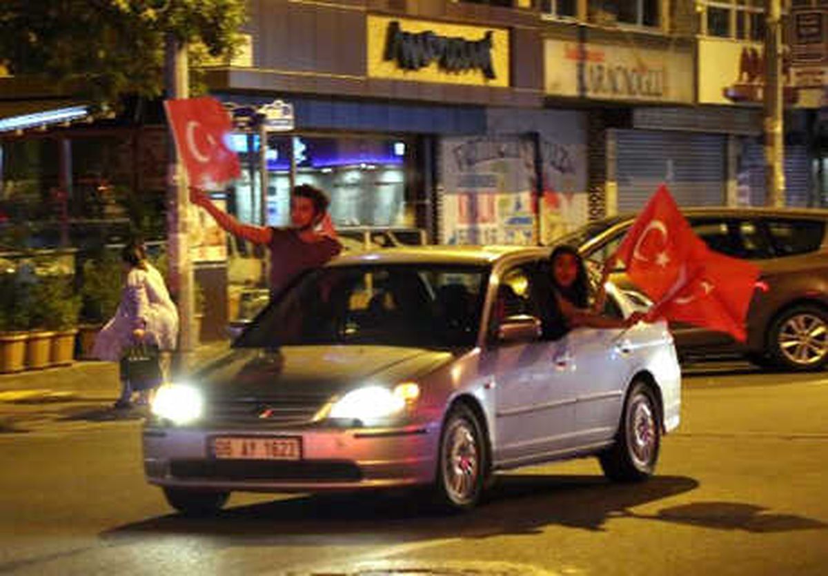 Ankara'da AK Parti'li ve MHP'lilerden Seçim Kutlaması