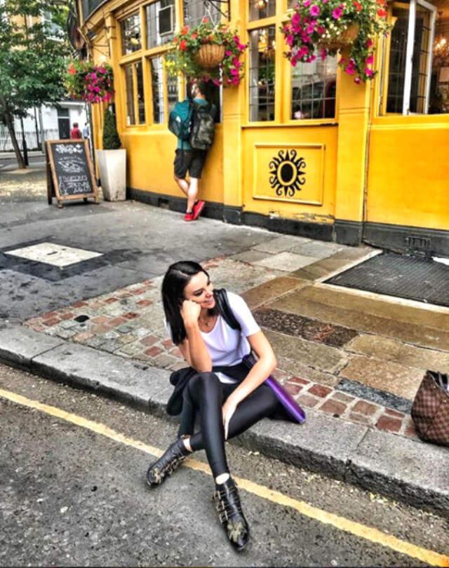 Güzel Oyuncu Tuvana Türkay Londra'dan Ev Aldı