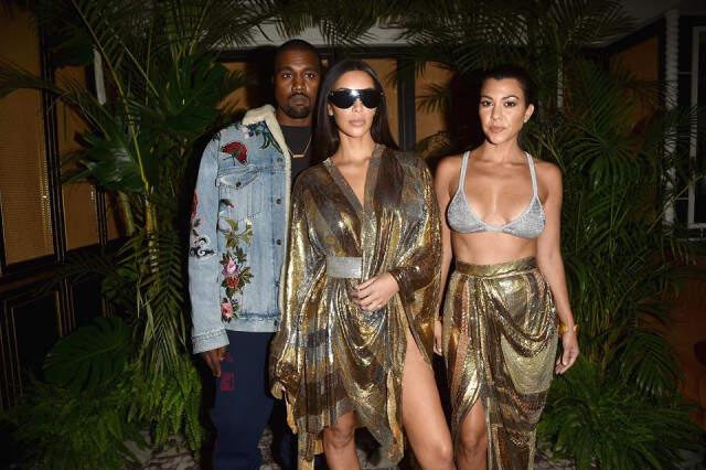 Magazin Yıldızı Kim Kardashian, Cesur Kıyafetiyle Yine Adından Söz Ettirdi