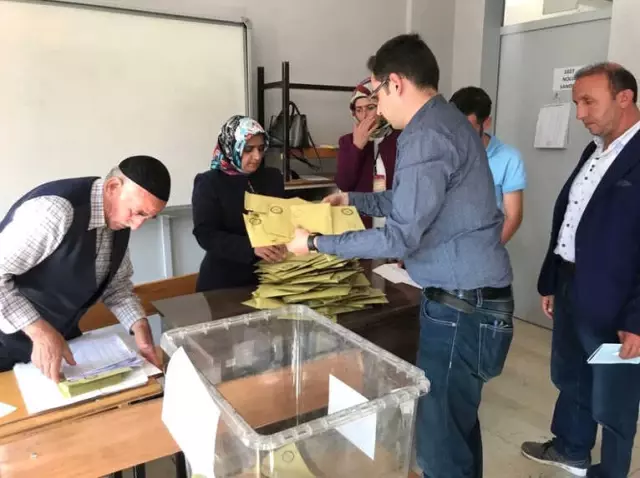 Muş'ta AK Parti 1, Hdp 3 Milletvekili Çıkardı Muş'ta AK Parti 1, Hdp 3 Milletvekili Çıkardı