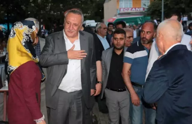 Eski Bakan Mehmet Ağar'ın Oğlu Ak Parti'den Milletvekili Seçildi Eski Bakan Mehmet Ağar'ın Oğlu Ak Parti'den Milletvekili Seçildi