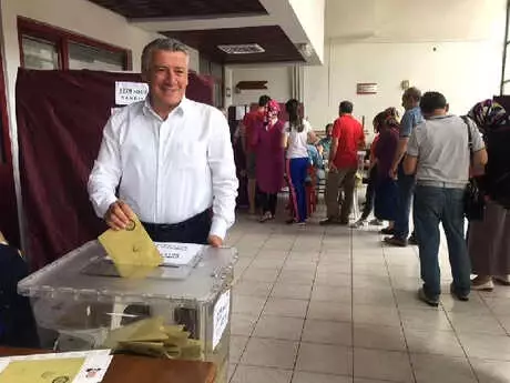 Trabzon'da AK Parti 4, CHP ve İyi Parti 1'er Vekil Çıkardı Trabzon'da AK Parti 4, CHP ve İyi Parti 1'er Vekil Çıkardı