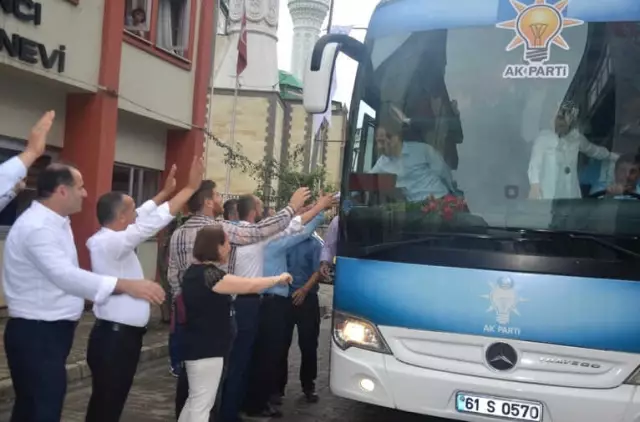 AK Parti Trabzon Milletvekilleri ve Adayları Seçim Sonrası Trabzon'un Batı İlçelerini Turladı AK Parti Trabzon Milletvekilleri ve Adayları Seçim Sonrası Trabzon'un Batı İlçelerini Turladı
