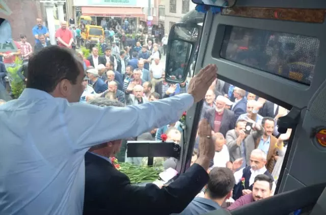 AK Parti Trabzon Milletvekilleri ve Adayları Seçim Sonrası Trabzon'un Batı İlçelerini Turladı AK Parti Trabzon Milletvekilleri ve Adayları Seçim Sonrası Trabzon'un Batı İlçelerini Turladı