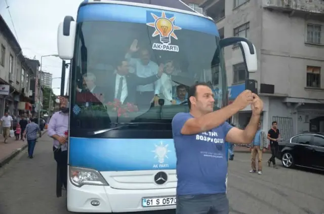AK Parti Trabzon Milletvekilleri ve Adayları Seçim Sonrası Trabzon'un Batı İlçelerini Turladı AK Parti Trabzon Milletvekilleri ve Adayları Seçim Sonrası Trabzon'un Batı İlçelerini Turladı