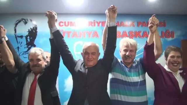 CHP Kütahya'dan 41 Yıl Sonra Milletvekili Çıkarttı CHP Kütahya'dan 41 Yıl Sonra Milletvekili Çıkarttı