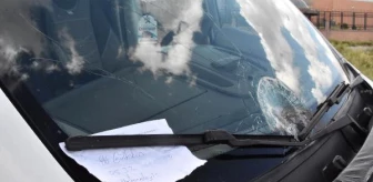Kaza Yaptığı Minibüsün Camına 'Hastanedeyiz' Notunu Bıraktı