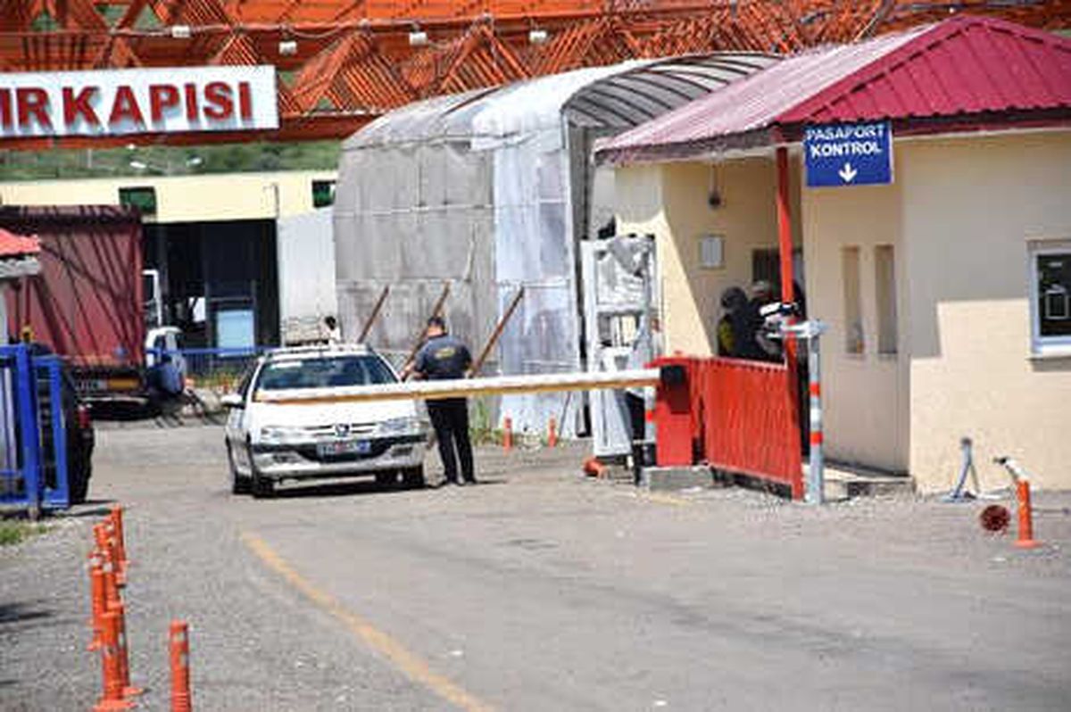 Posof Gümrük ve Nüfus Müdürlüğü'ne Operasyon: 9 Gözaltı