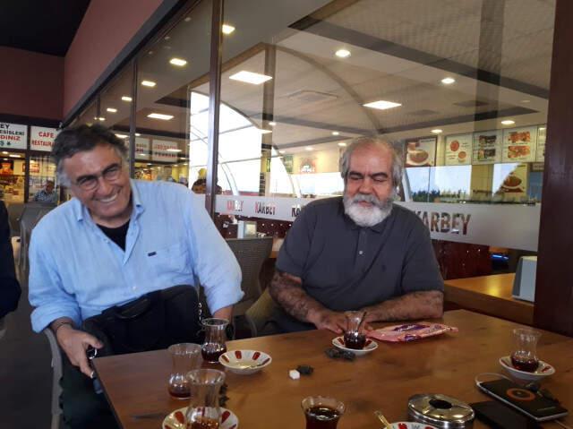 Mehmet Altan Tahliye Kararının Ardından Cezaevinden Çıktı, İşte Silivri'den İlk Fotoğraf