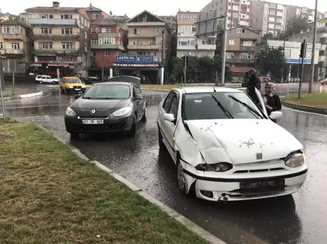Şiddetli Yağmur Kazayı da Beraberinde Getirdi: 2 Yaralı