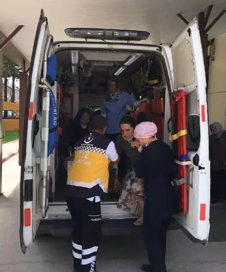 Takla Atan Otomobil Ters Döndü: 2'si Çocuk 6 Yaralı