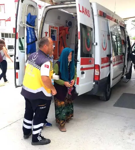 Takla Atan Otomobil Ters Döndü: 2'si Çocuk 6 Yaralı