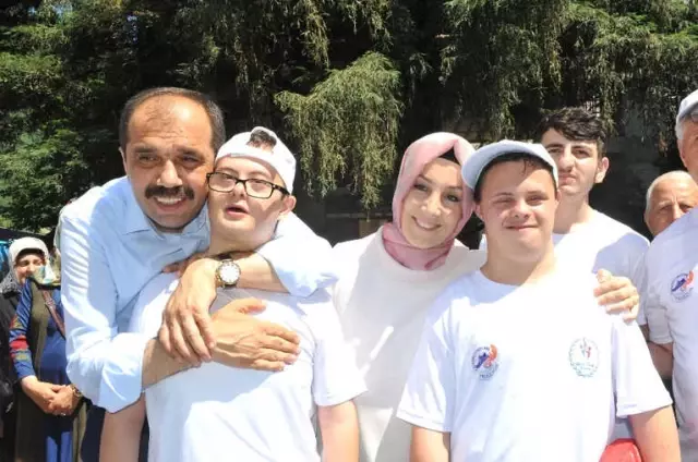 AK Parti Trabzon Milletvekilleri ve Adayları Trabzon'un Doğu İlçelerini Turladı AK Parti Trabzon Milletvekilleri ve Adayları Trabzon'un Doğu İlçelerini Turladı