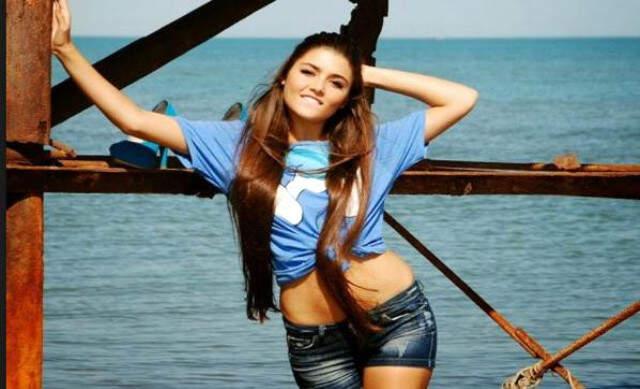 Hande Erçel Duru Güzelliğiyle Sosyal Medyaya Damga Vurdu