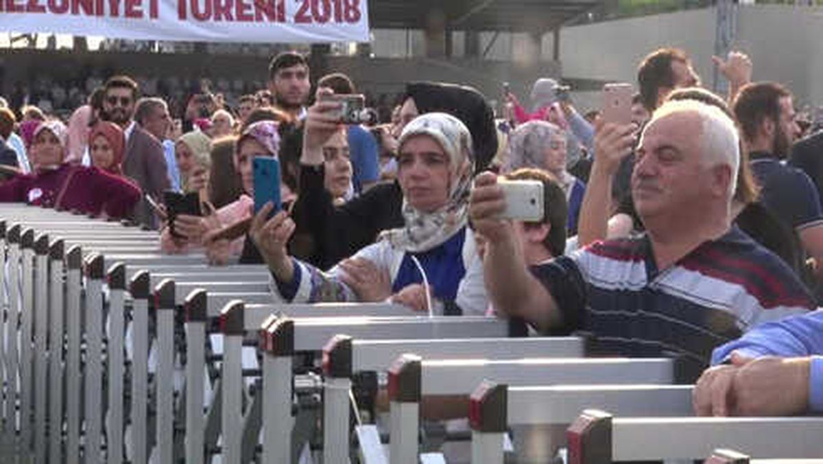 İzü, Dördüncü Dönem Mezunlarını Verdi